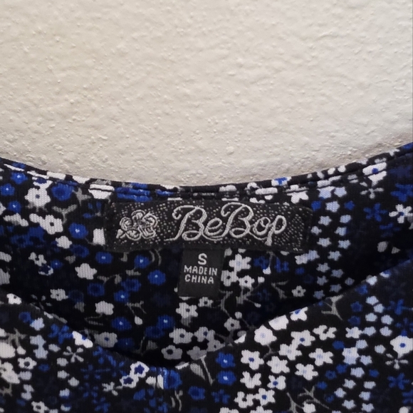 Summer Floral Blue & White Mini Dress Size Small - Picture 2 of 5